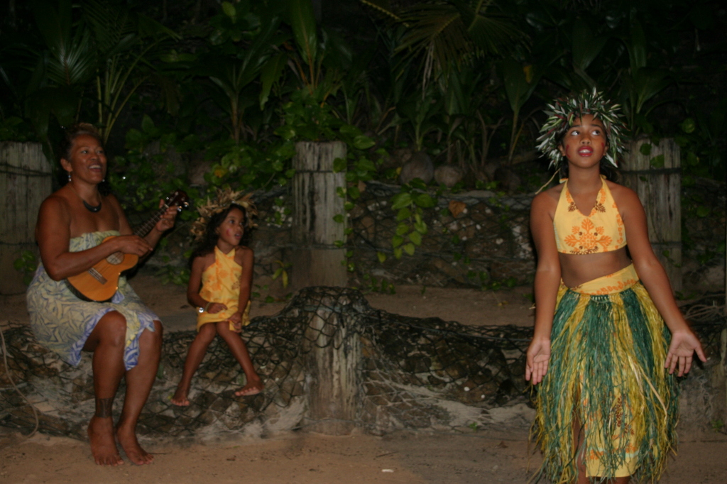 2008-01-16-Tisas-Barefoot-Bar-51-Ukelele-granddaughters-dancing.JPG