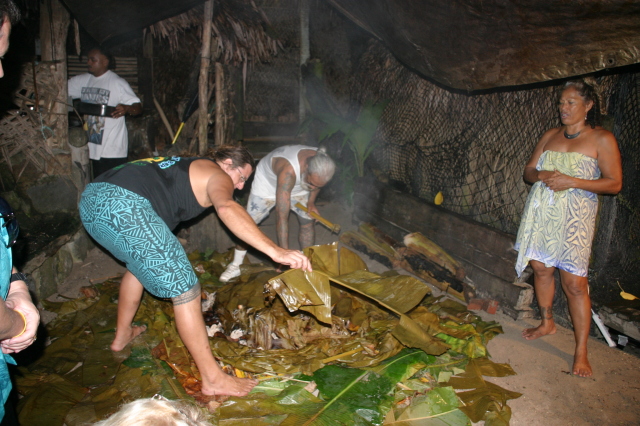 2008/01(January)/Hawaii/Jan16-American-Samoa/Tisas-Barefoot-Bar/640x480_2008-01-16-Tisas-Barefoot-Bar-36-UMU.JPG