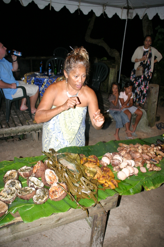 2008-01-16-Tisas-Barefoot-Bar-41-UMU-feast.JPG