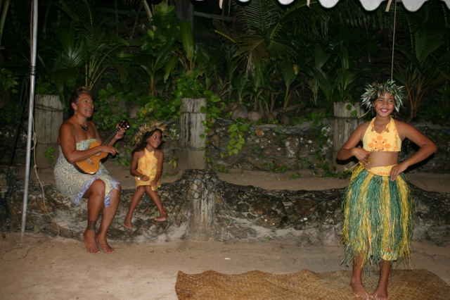2008-01-16-Tisas-Barefoot-Bar-50-Ukelele-granddaughters-dancing.JPG