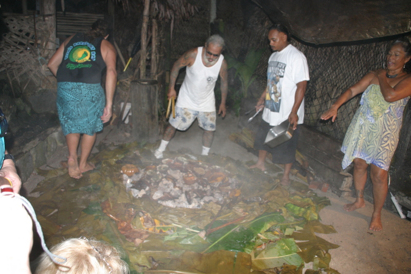 2008/01(January)/Hawaii/Jan16-American-Samoa/Tisas-Barefoot-Bar/800x600_2008-01-16-Tisas-Barefoot-Bar-37-UMU.JPG