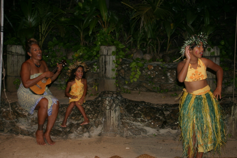 2008-01-16-Tisas-Barefoot-Bar-52-Ukelele-granddaughters-dancing.JPG