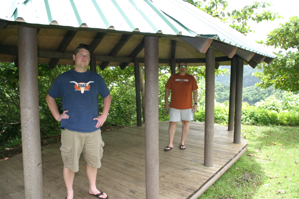 2008/01(January)/Hawaii/Jan17-American-Samoa/1024x768_2008-01-17-American-Samoa-13-Bill-Steve.JPG