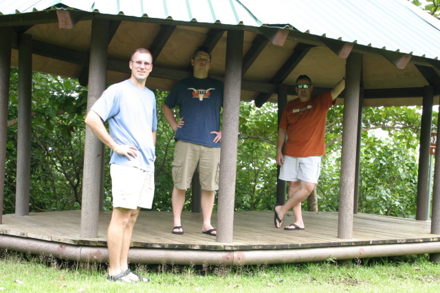 2008/01(January)/Hawaii/Jan17-American-Samoa/640x480_2008-01-17-American-Samoa-12-Travis-Bill-Steve.JPG