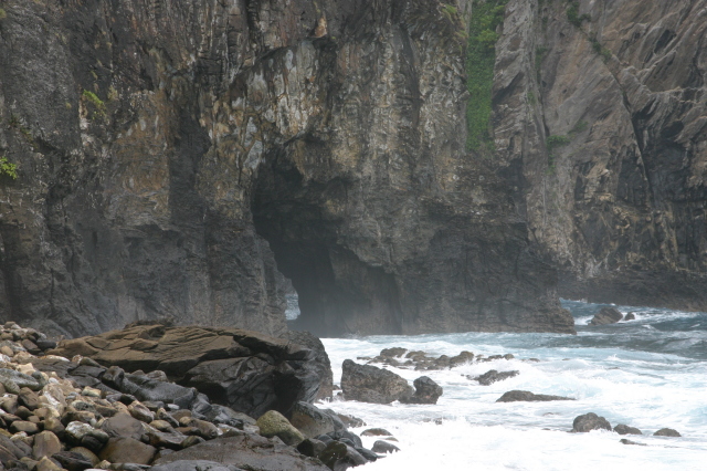 2008-01-17-American-Samoa-28-hole-in-rock.JPG