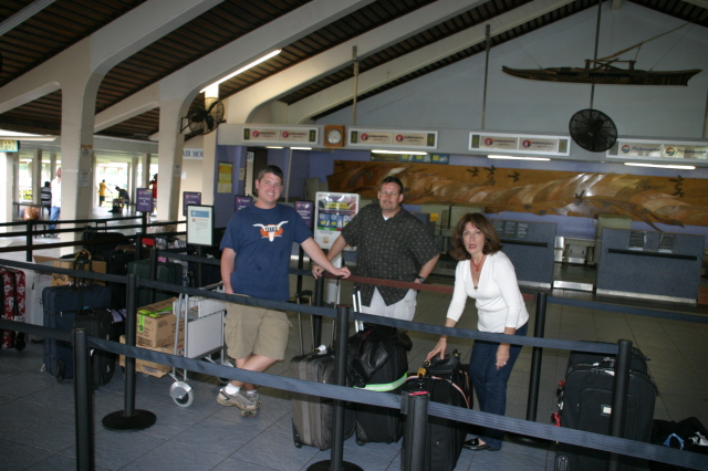 2008-01-17-American-Samoa-71-airport-Bill-Steve-Lydia.JPG