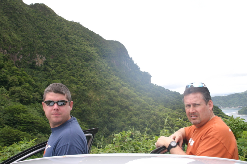 2008/01(January)/Hawaii/Jan17-American-Samoa/800x600_2008-01-17-American-Samoa-06-Bill-Steve.JPG