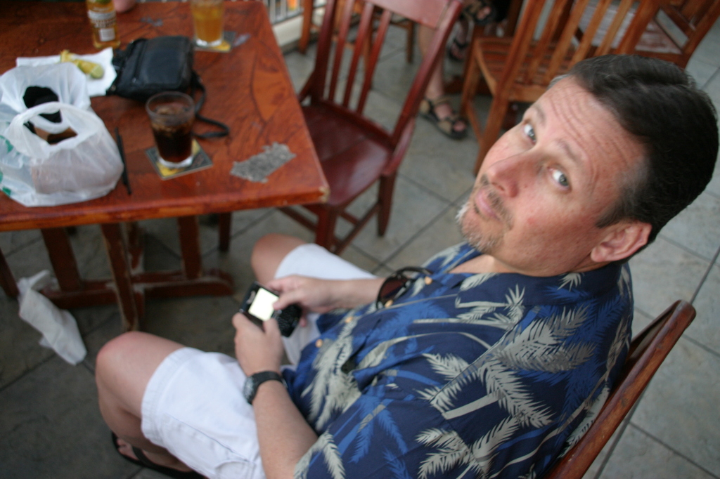 2008-01-18-Hawaii-36-Steve-Blackberry.JPG