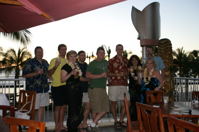 2008/01(January)/Hawaii/Jan18/640x480_2008-01-18-Hawaii-20-sunset-Steve-Rick-Juanita-Jason-Bill-Travis-Lydia-Belinda-Rob.JPG