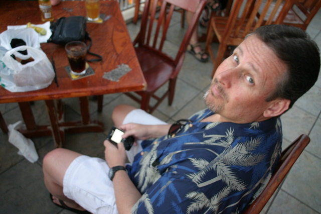 2008-01-18-Hawaii-36-Steve-Blackberry.JPG