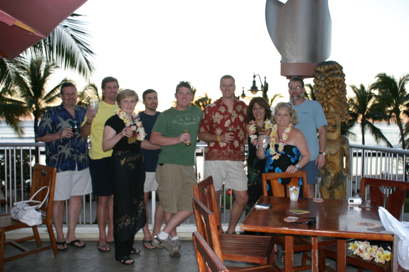 2008/01(January)/Hawaii/Jan18/800x600_2008-01-18-Hawaii-19-sunset-Steve-Rick-Juanita-Jason-Bill-Travis-Lydia-Belinda-Rob.JPG