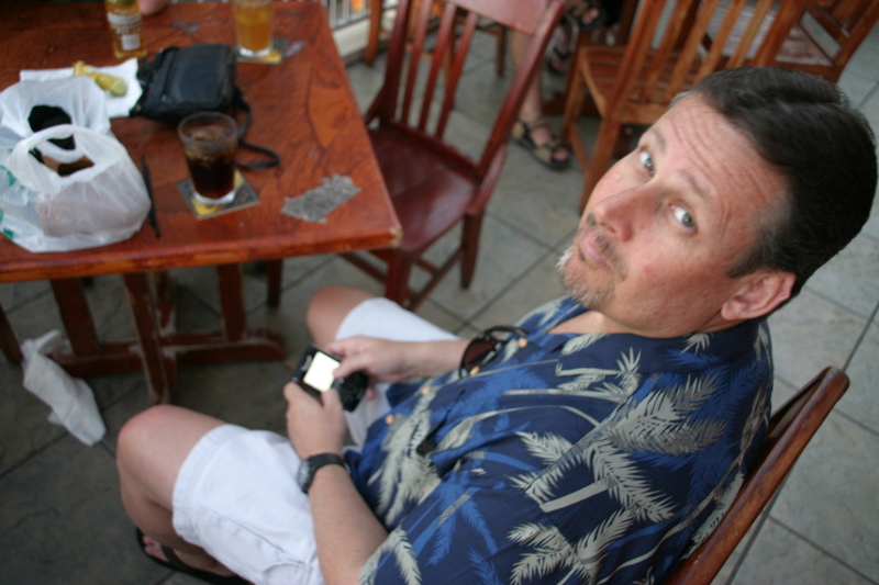 2008-01-18-Hawaii-36-Steve-Blackberry.JPG