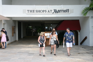 2008-01-18-Hawaii-06-Belinda-Lydia-Steve.JPG