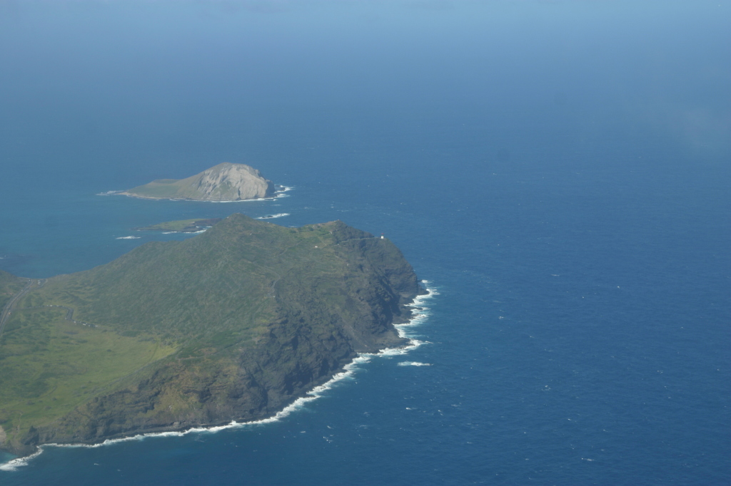 2008/01(January)/Hawaii/Jan19-Juanita-Cesna/1024x768_2008-01-19-Hawaii-Juanita-Cesna-106-lighthouse-and-Island.JPG
