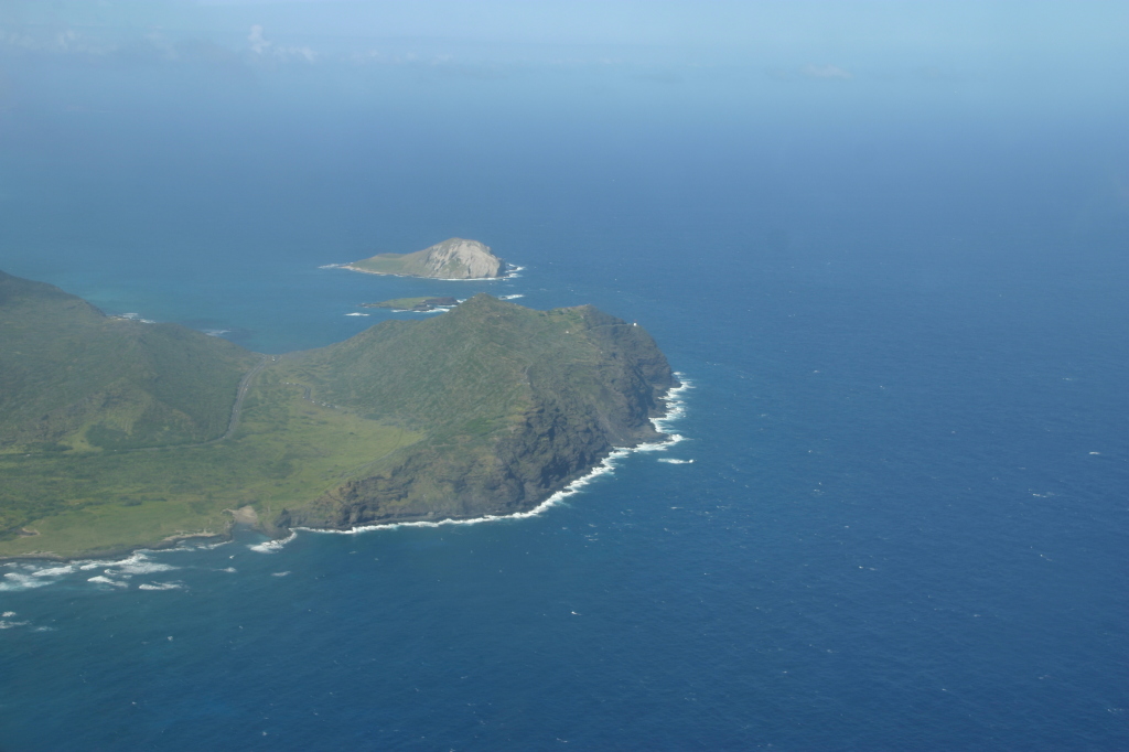 2008/01(January)/Hawaii/Jan19-Juanita-Cesna/1024x768_2008-01-19-Hawaii-Juanita-Cesna-107-lighthouse-and-Island.JPG