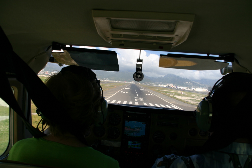 2008/01(January)/Hawaii/Jan19-Juanita-Cesna/1024x768_2008-01-19-Hawaii-Juanita-Cesna-155-HNL-airport.JPG