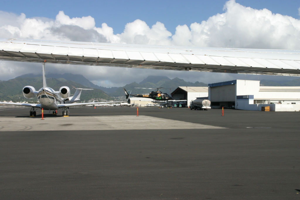 2008/01(January)/Hawaii/Jan19-Juanita-Cesna/1024x768_2008-01-19-Hawaii-Juanita-Cesna-158-Helicopter.JPG