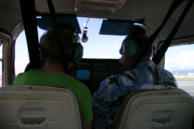 2008/01(January)/Hawaii/Jan19-Juanita-Cesna/640x480_2008-01-19-Hawaii-Juanita-Cesna-008-cockpit.JPG