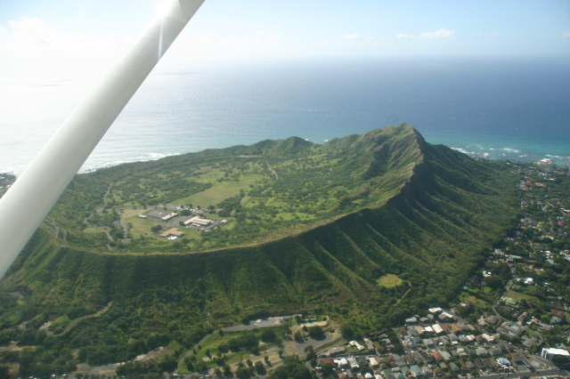 2008/01(January)/Hawaii/Jan19-Juanita-Cesna/640x480_2008-01-19-Hawaii-Juanita-Cesna-023-Diamond-Head-Crater.JPG
