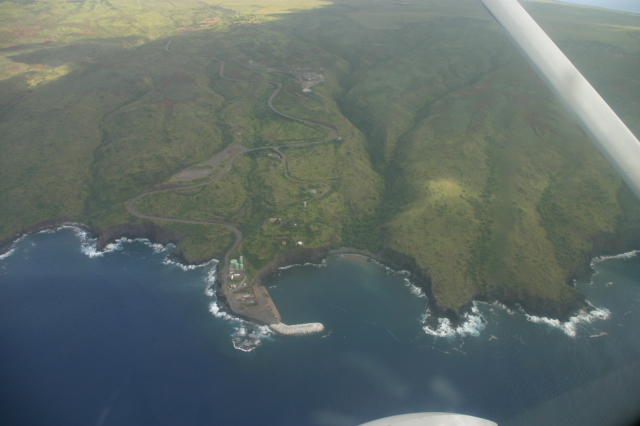 2008-01-19-Hawaii-Juanita-Cesna-042-windy-road.JPG