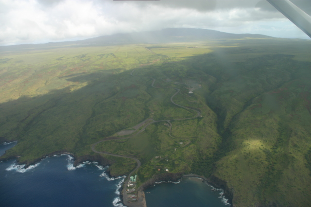 2008/01(January)/Hawaii/Jan19-Juanita-Cesna/640x480_2008-01-19-Hawaii-Juanita-Cesna-043-windy-road.JPG