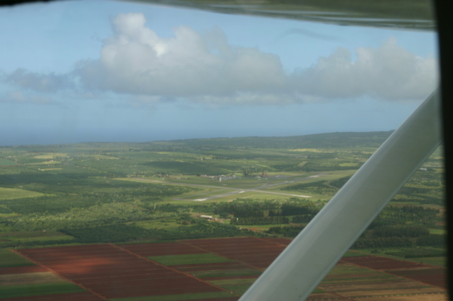 2008/01(January)/Hawaii/Jan19-Juanita-Cesna/640x480_2008-01-19-Hawaii-Juanita-Cesna-069-airport.JPG
