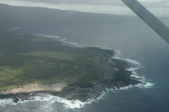 2008-01-19-Hawaii-Juanita-Cesna-093-Leper-airport.JPG
