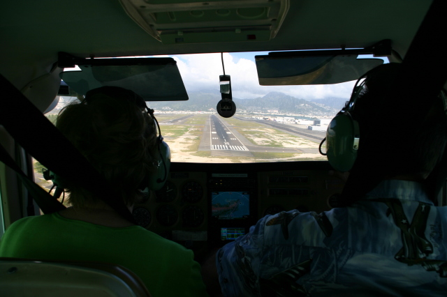2008/01(January)/Hawaii/Jan19-Juanita-Cesna/640x480_2008-01-19-Hawaii-Juanita-Cesna-152-HNL-airport.JPG