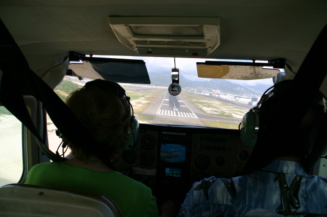 2008/01(January)/Hawaii/Jan19-Juanita-Cesna/640x480_2008-01-19-Hawaii-Juanita-Cesna-153-HNL-airport.JPG