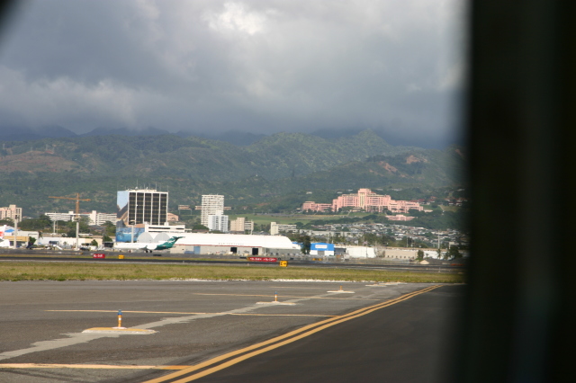 2008/01(January)/Hawaii/Jan19-Juanita-Cesna/640x480_2008-01-19-Hawaii-Juanita-Cesna-156-Tripler.JPG