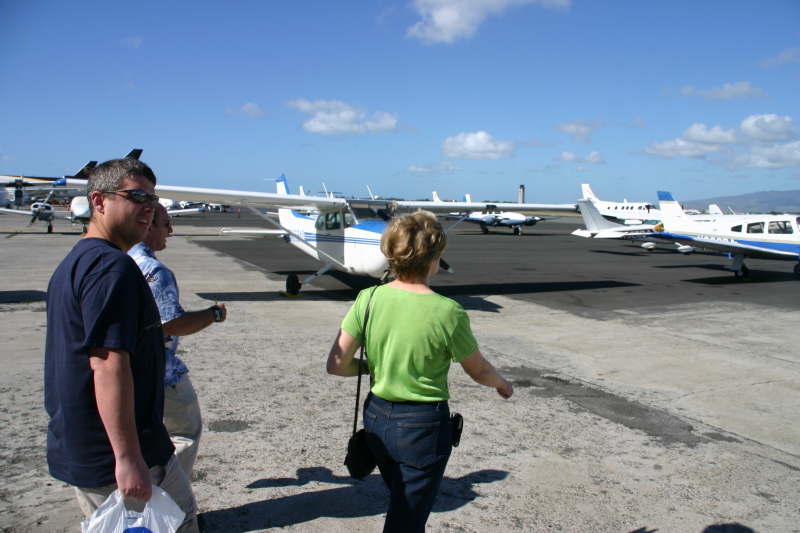 2008/01(January)/Hawaii/Jan19-Juanita-Cesna/800x600_2008-01-19-Hawaii-Juanita-Cesna-003-Bill.JPG