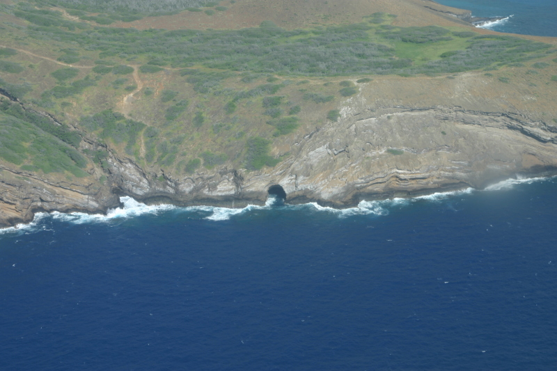 2008/01(January)/Hawaii/Jan19-Juanita-Cesna/800x600_2008-01-19-Hawaii-Juanita-Cesna-026-cave.JPG
