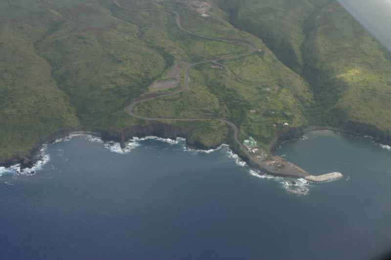 2008/01(January)/Hawaii/Jan19-Juanita-Cesna/800x600_2008-01-19-Hawaii-Juanita-Cesna-041-windy-road.JPG