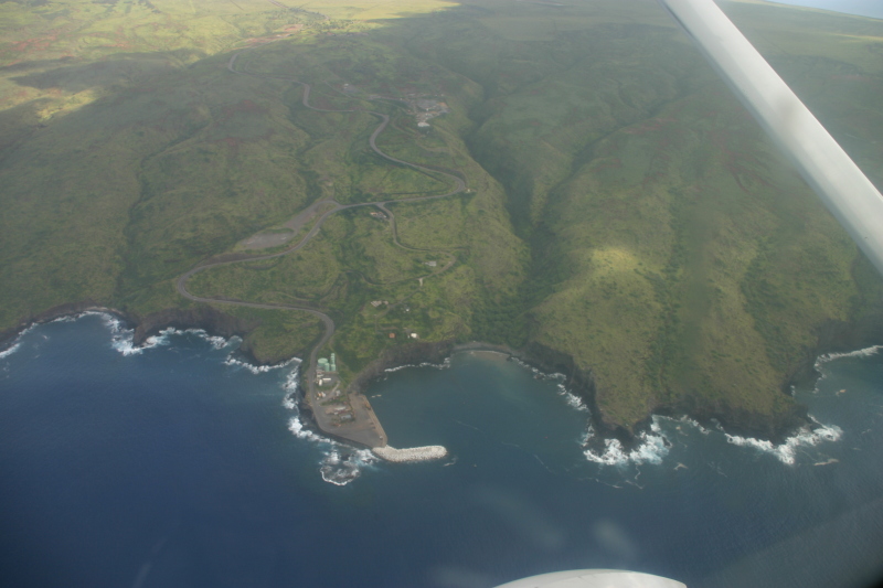 2008/01(January)/Hawaii/Jan19-Juanita-Cesna/800x600_2008-01-19-Hawaii-Juanita-Cesna-042-windy-road.JPG