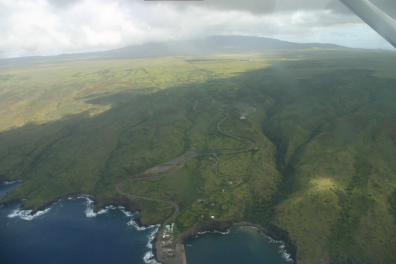 2008-01-19-Hawaii-Juanita-Cesna-043-windy-road.JPG