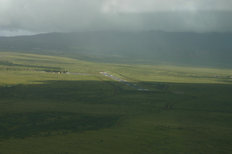2008-01-19-Hawaii-Juanita-Cesna-048-airport.JPG