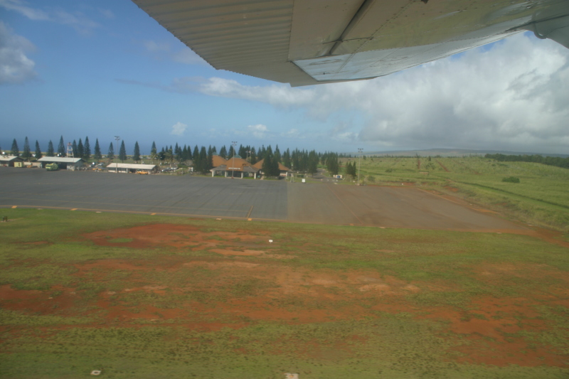 2008/01(January)/Hawaii/Jan19-Juanita-Cesna/800x600_2008-01-19-Hawaii-Juanita-Cesna-052-airport.JPG