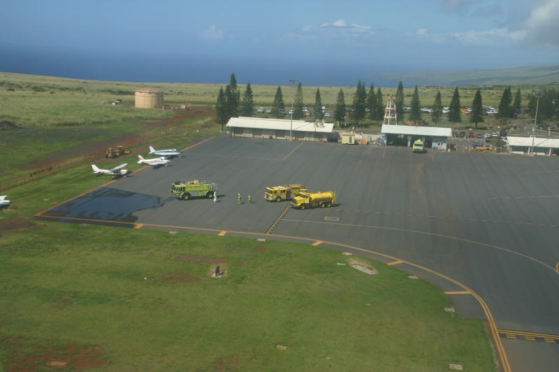2008-01-19-Hawaii-Juanita-Cesna-058-airport.JPG