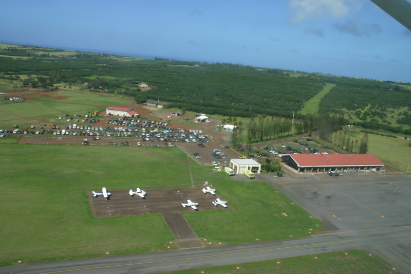 2008-01-19-Hawaii-Juanita-Cesna-078-airport.JPG