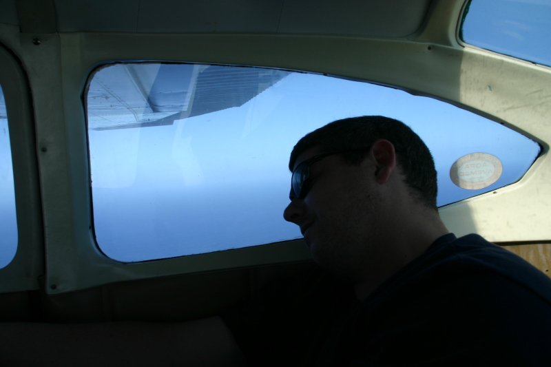 2008/01(January)/Hawaii/Jan19-Juanita-Cesna/800x600_2008-01-19-Hawaii-Juanita-Cesna-103-Bill-sleeping.JPG