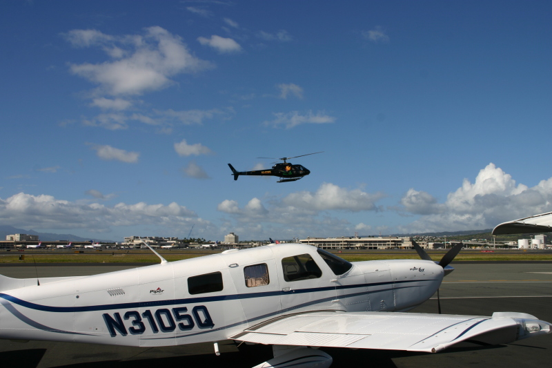 2008/01(January)/Hawaii/Jan19-Juanita-Cesna/800x600_2008-01-19-Hawaii-Juanita-Cesna-157-helicopter.JPG