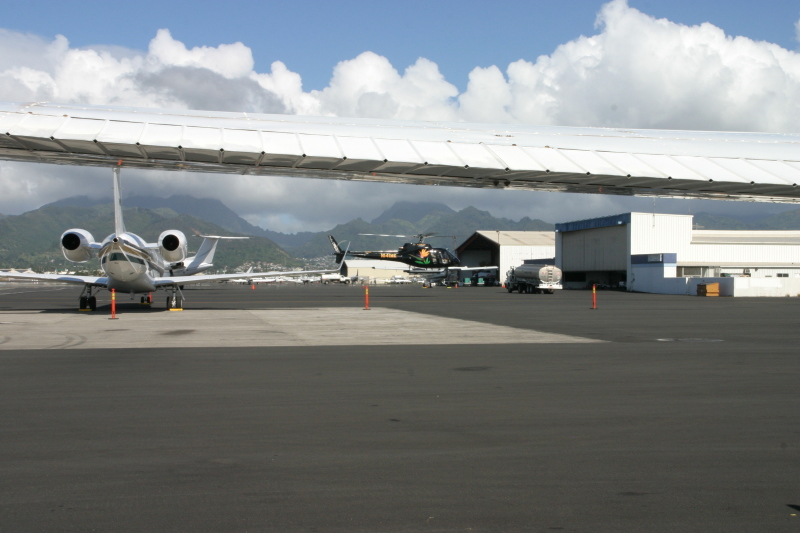 2008/01(January)/Hawaii/Jan19-Juanita-Cesna/800x600_2008-01-19-Hawaii-Juanita-Cesna-158-Helicopter.JPG