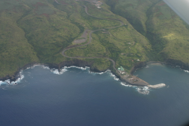 2008-01-19-Hawaii-Juanita-Cesna-041-windy-road.JPG