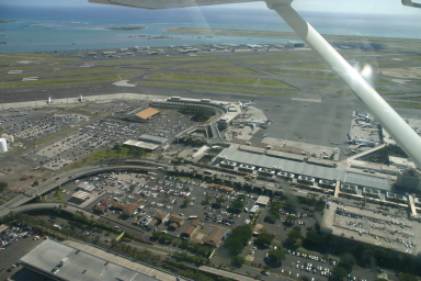 2008-01-19-Hawaii-Juanita-Cesna-145-HNL-airport.JPG