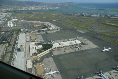 2008-01-19-Hawaii-Juanita-Cesna-147-HNL-airport.JPG