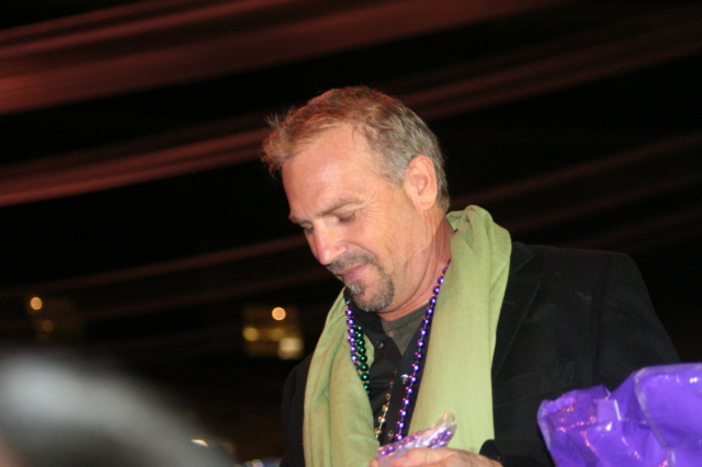 2008/02(February)/02_01_Beans_and_Jeans/640x480_2008-02-01-Beans-n-Jeans-18-Kevin-Costner.JPG