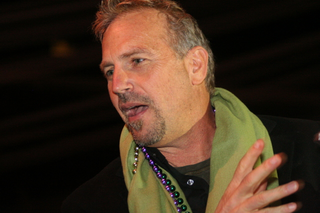2008/02(February)/02_01_Beans_and_Jeans/640x480_2008-02-01-Beans-n-Jeans-22-Kevin-Costner.JPG