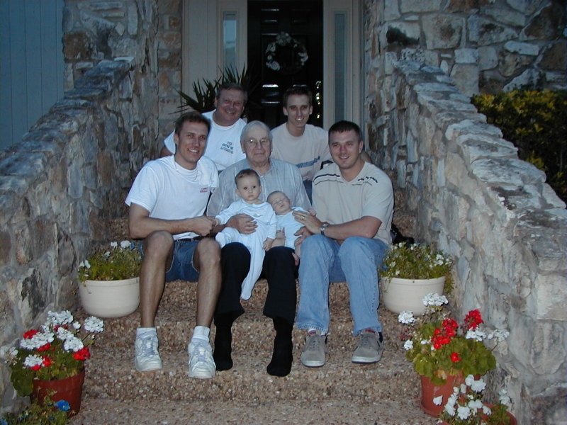2008/02(February)/Melvin2/800x600_2000-04-27-Post-Easter-Travis-Chance-Melvin-Vale-Justin-Jim-Josh-13.jpg