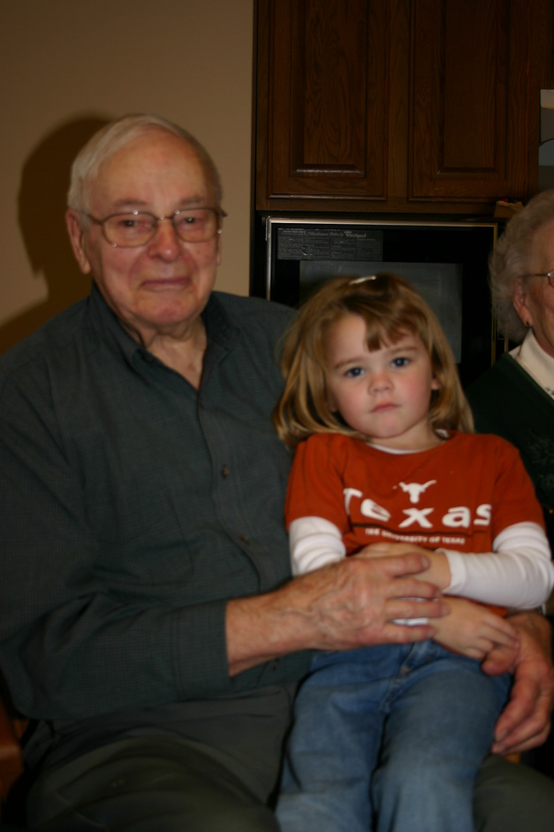 2005-11-05-Melvin-90th-bday-023-Kyla.JPG