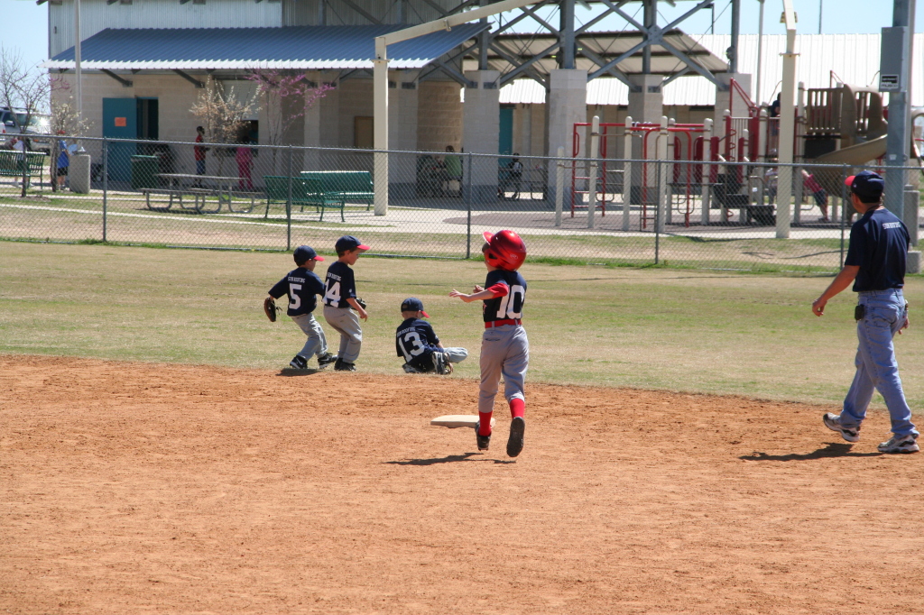 2008/03(March)/15-Dax-Red-Sox-tball/1024x768_2008-03-15-Dax-Red-Sox-29-Case.JPG